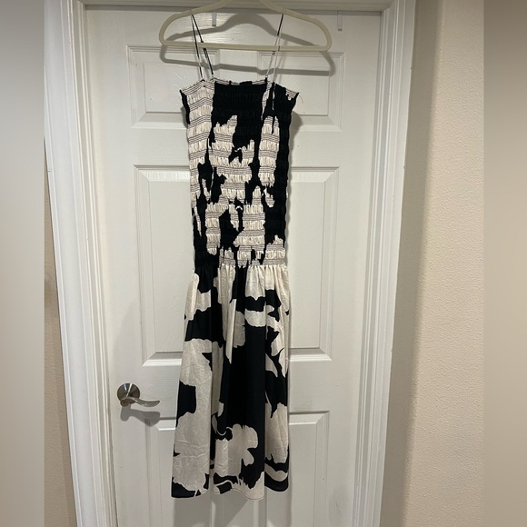 H&M Dresses & Skirts - H&M Long Printed Dress
